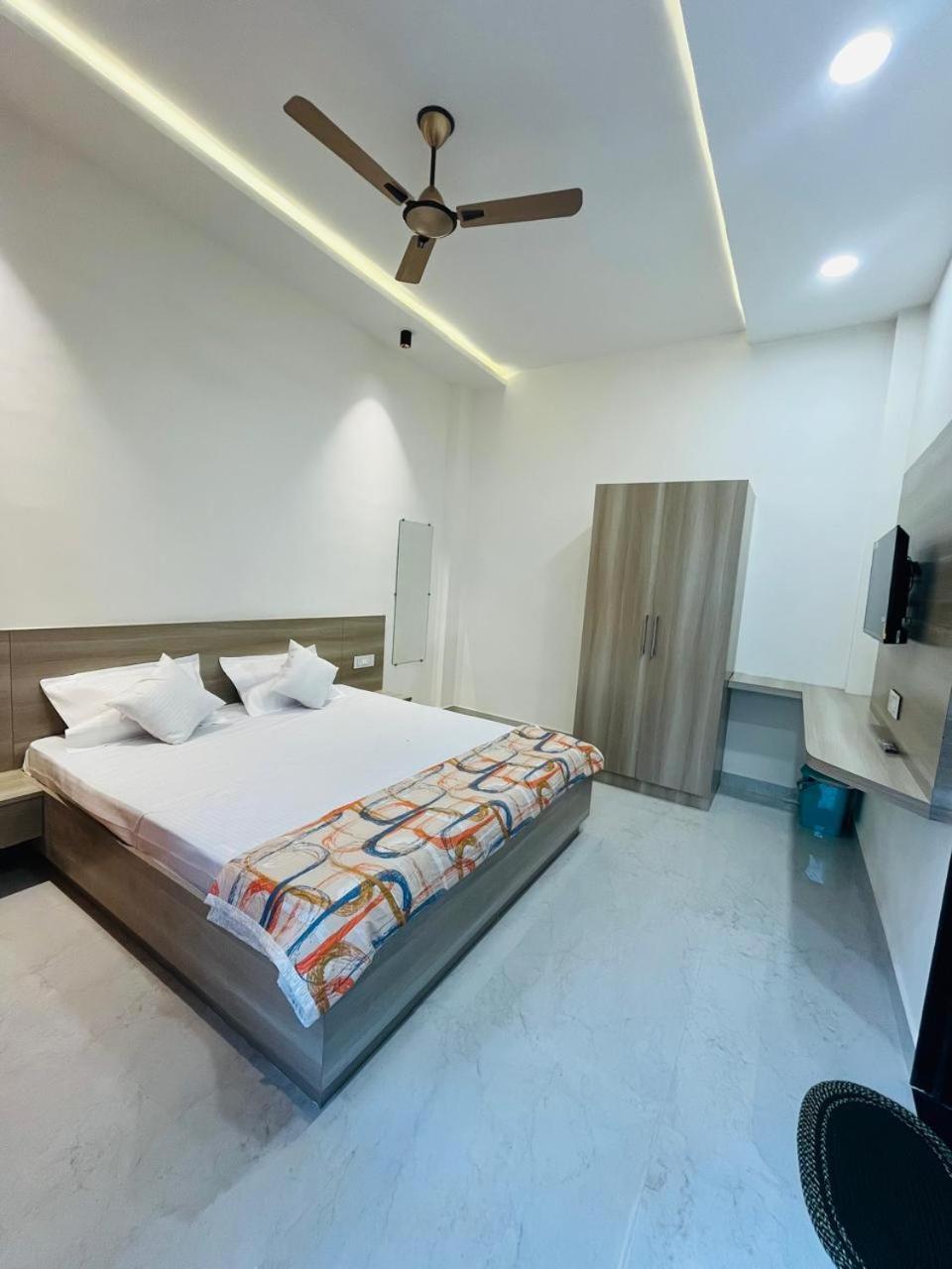Log Inn Banaras Варанаси Экстерьер фото