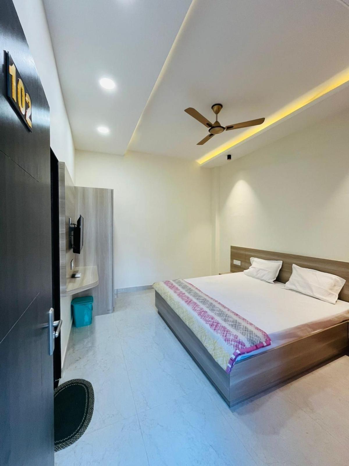 Log Inn Banaras Варанаси Экстерьер фото