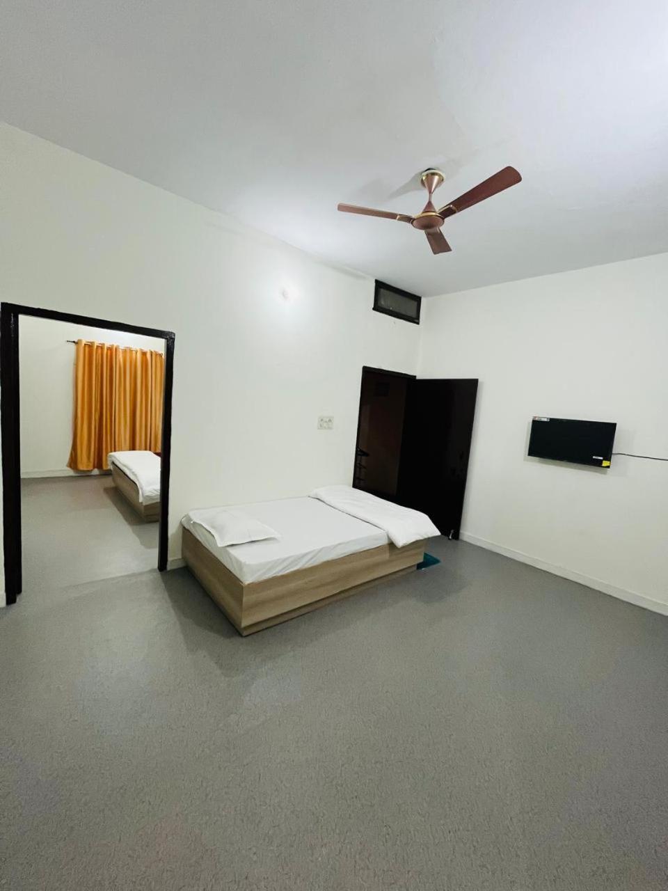 Log Inn Banaras Варанаси Экстерьер фото